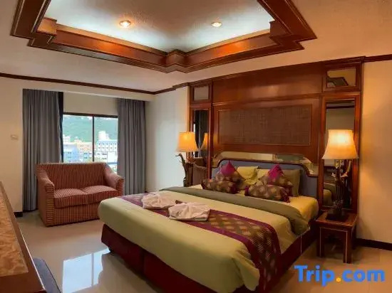 Camelot Hotel Pattaya - Tap to explore photos