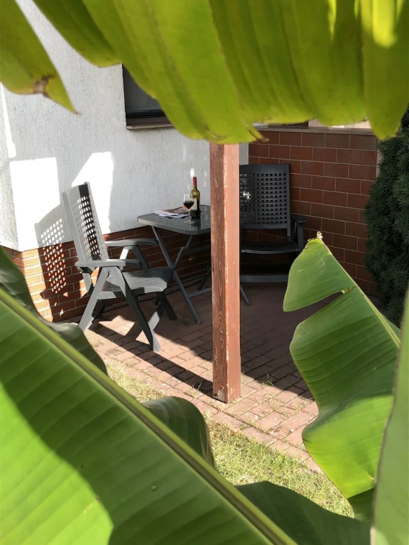 2 Bedrooms Standard Family room with garden view