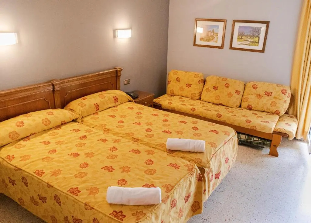 Standard Triple room