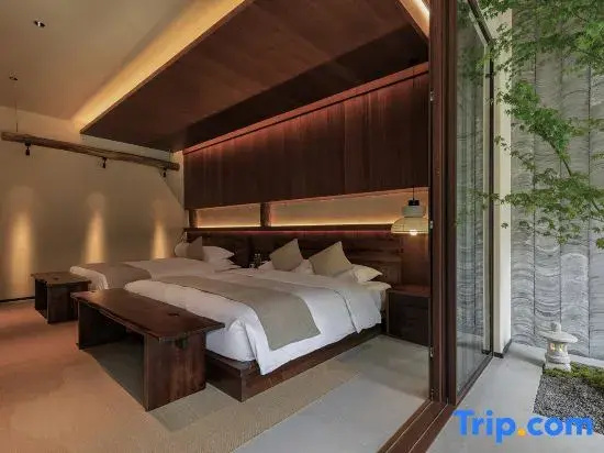 Standard Double Family room with balcony (twin beds)