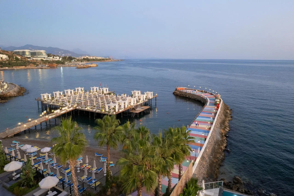 Beach & Waterfront