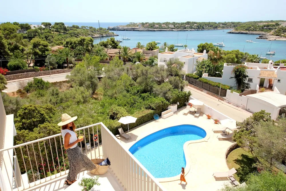 1 Bedroom Apartment with balcony and with sea view