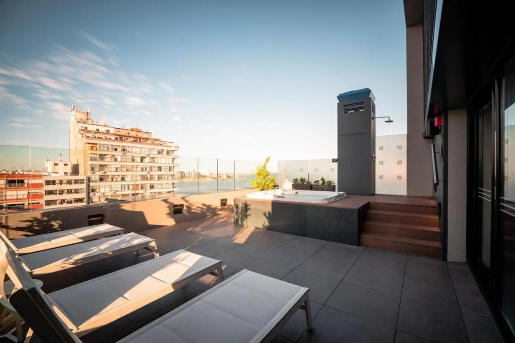 SORO Montevideo, Curio Collection by Hilton - 2