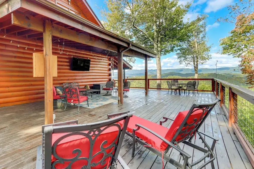 Cozy Cherry Log Cabin w/ Hot Tub & Mountain Views!