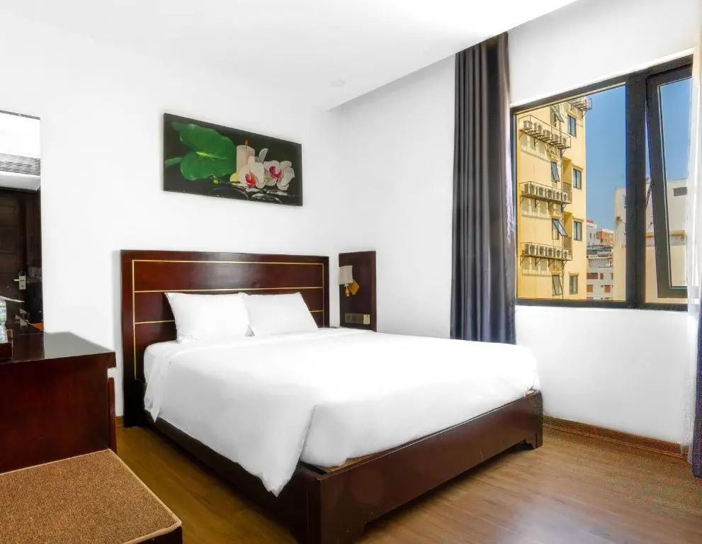 Standard room with partial view