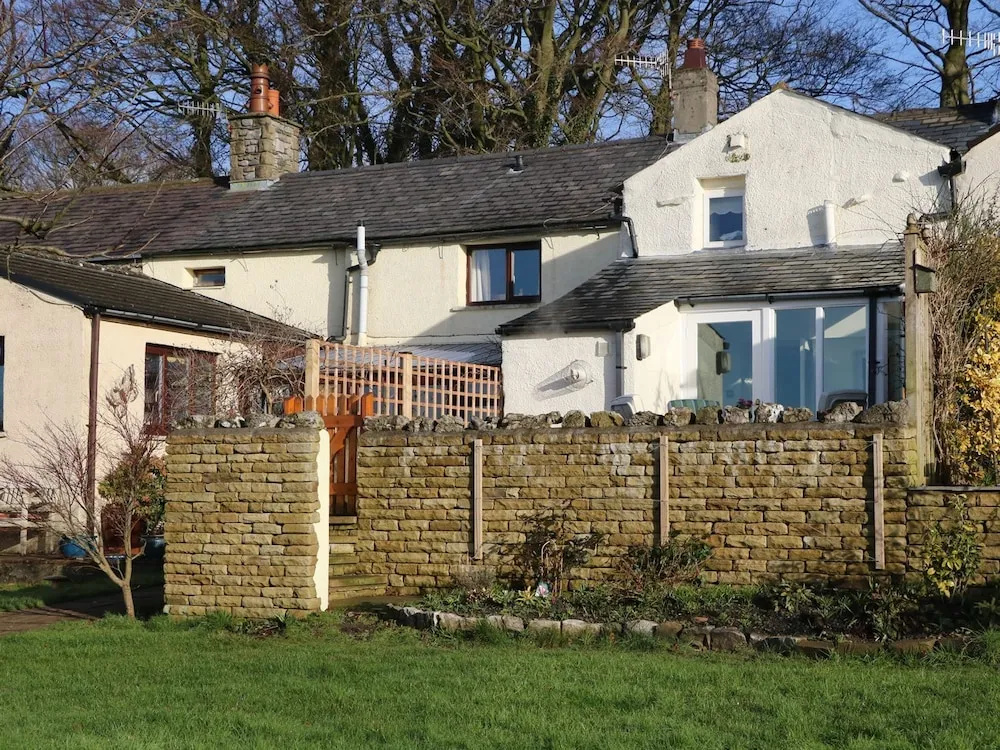 Ingleton 2-bed Cottage, Sleeps 4, Pet Ok & Parking