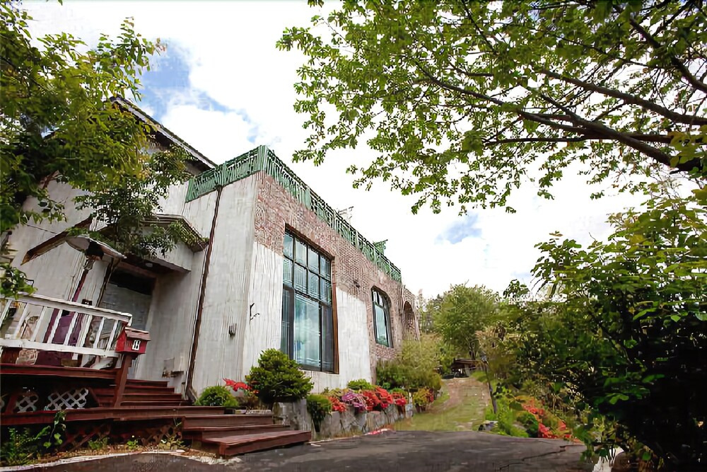 Yangyang Santa Hill Pension
