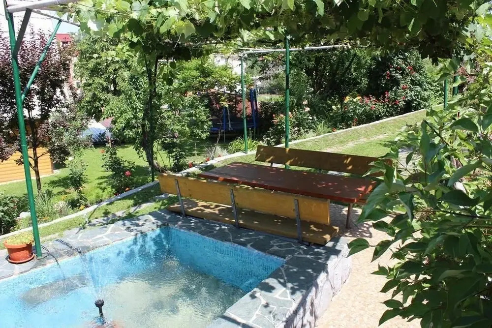 Chalet Garden 2