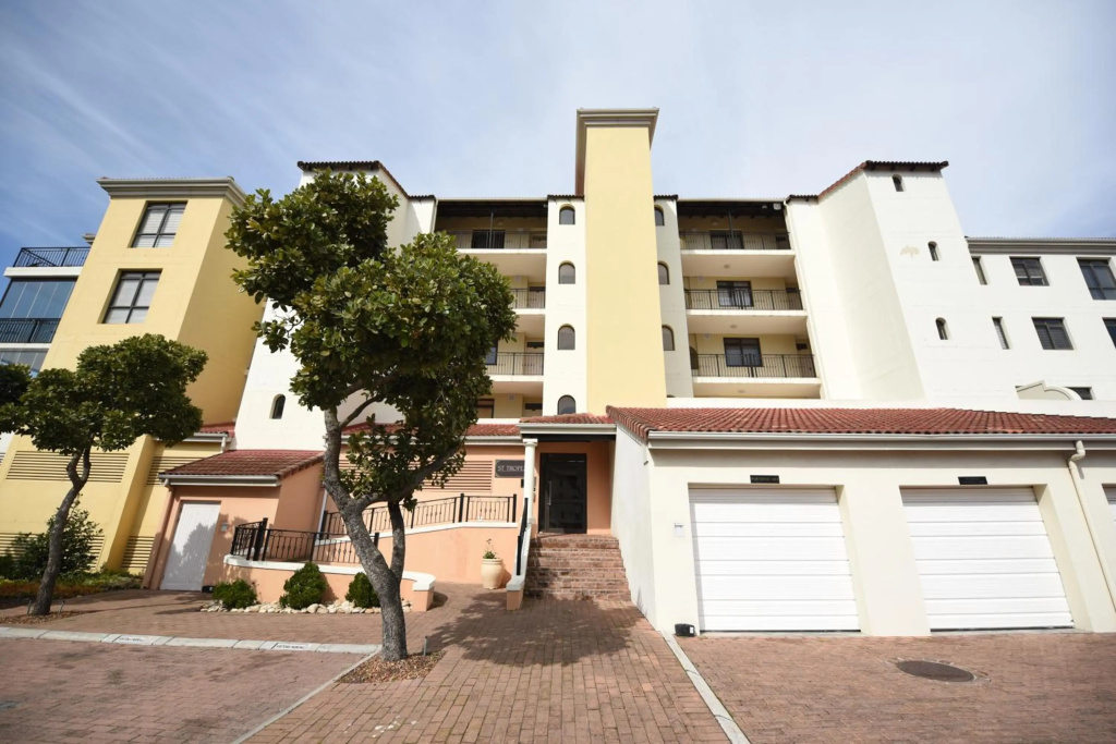 The Island Club Apartment