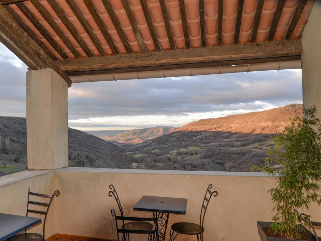 Balcony & Terrace