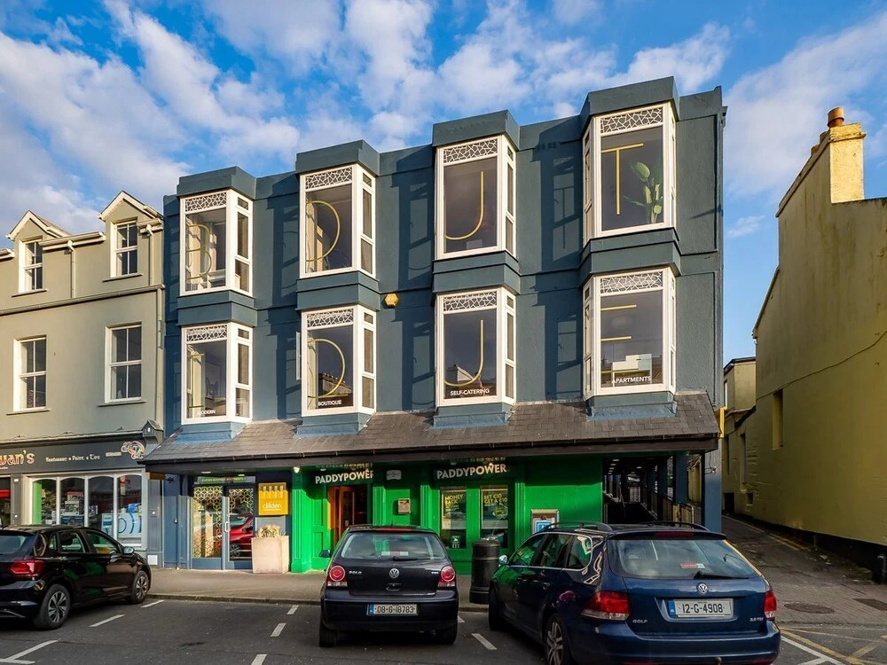 "The Courtyard @ Clifden Boutique Apartments"