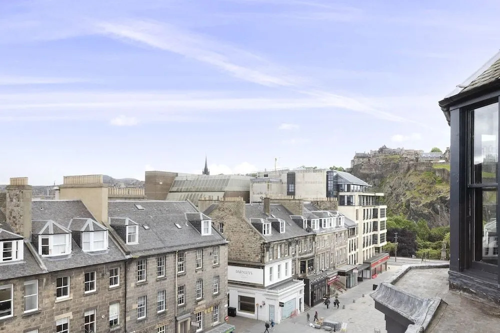 30 Castle Street Aparthotel