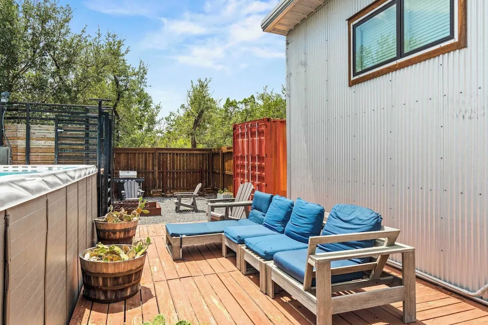 Contemporary 3BR Country Gem Swim Spa Fire Pit