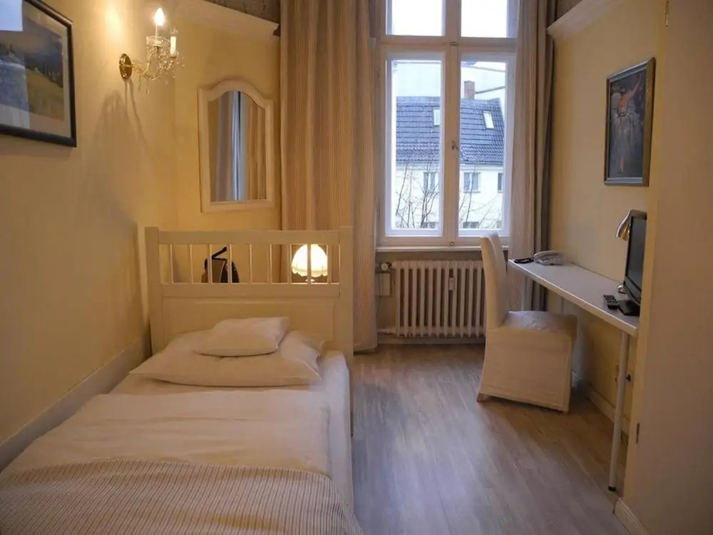 Standard Single room