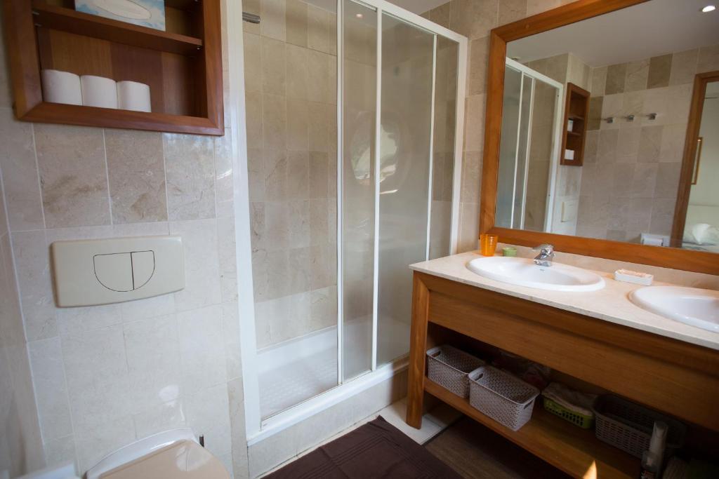 Отель Sunset Beach Carlton- Tahiti - beachfront luxury residence & pool - 4 pers, фото 6