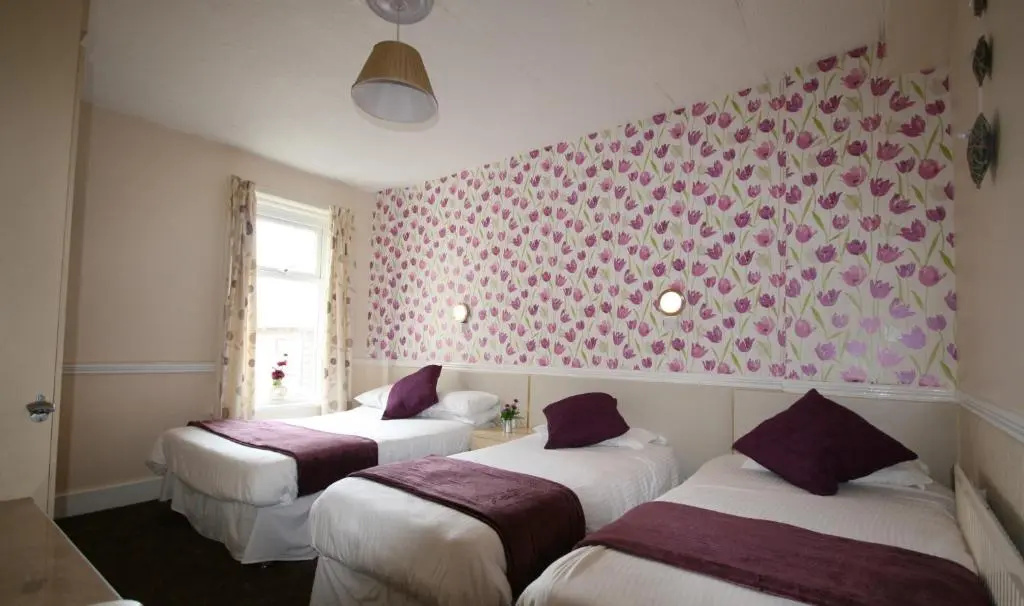 4 Bedrooms Standard Family room