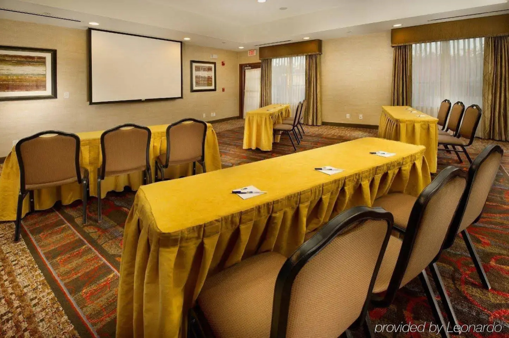 Holiday Inn Express Hotel & Suites Uvalde by IHG - фото 20