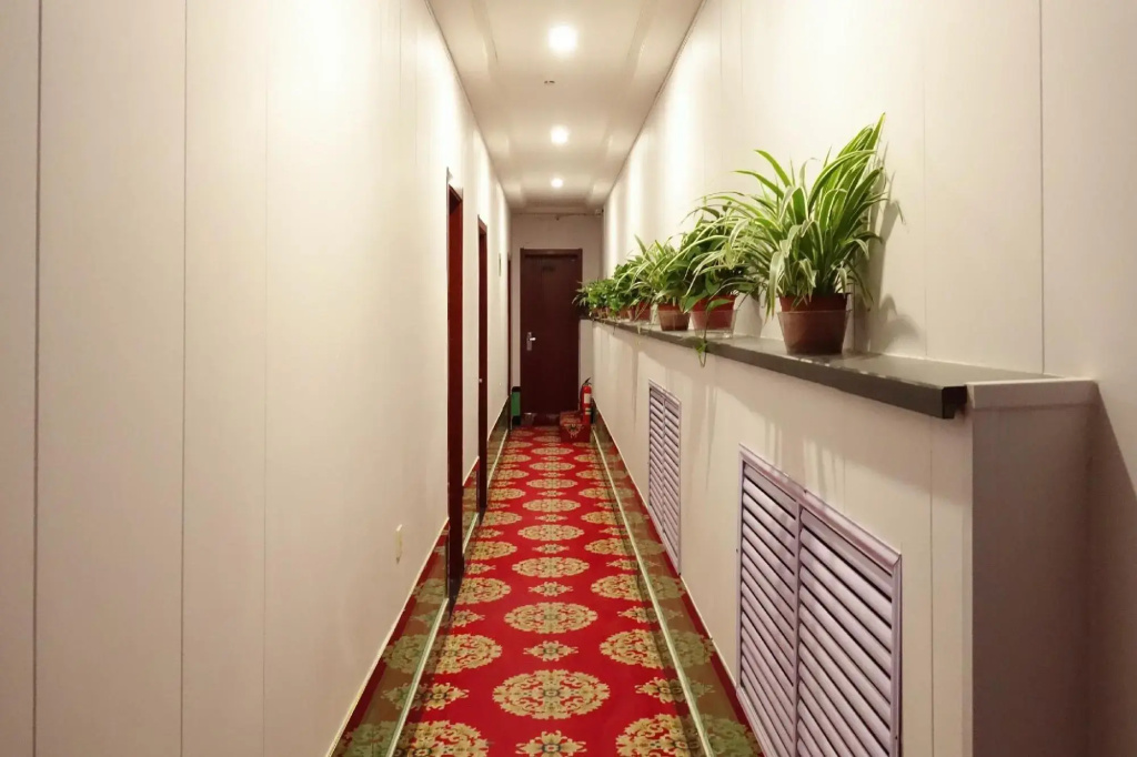 Huifeng Hotel (Lanzhou Zhengning Road Night Market)