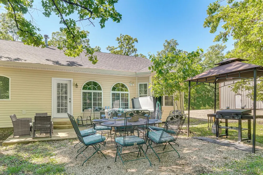 Hot Tub, Game Room! Ozarks Family Retreat By Lake