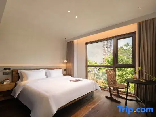Standard Double room with view (full double bed)