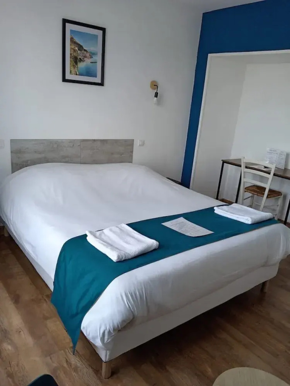 2 Bedrooms Standard Family room