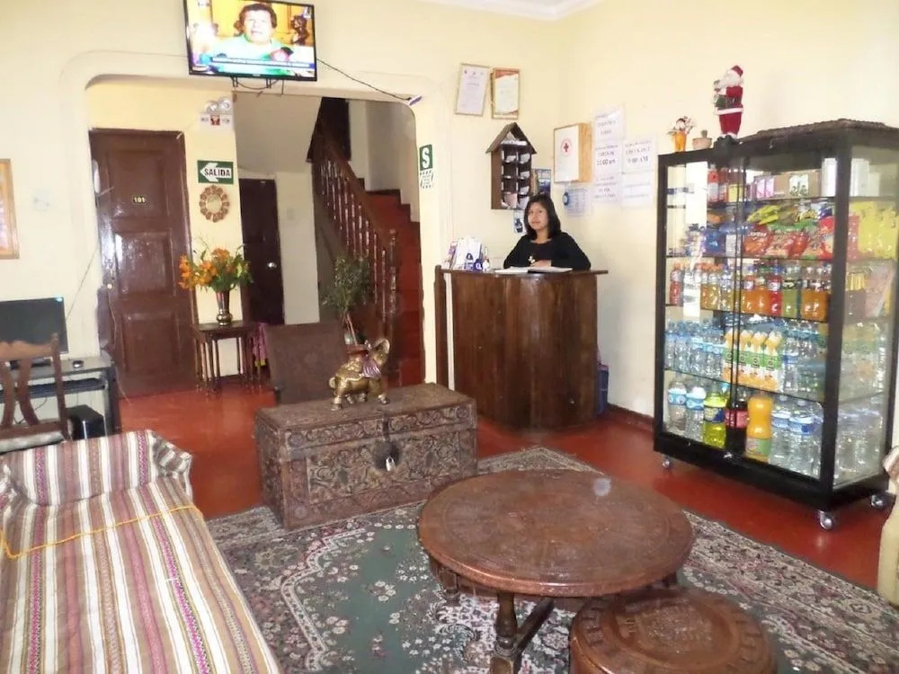 Hostal Intikahuarina B&B