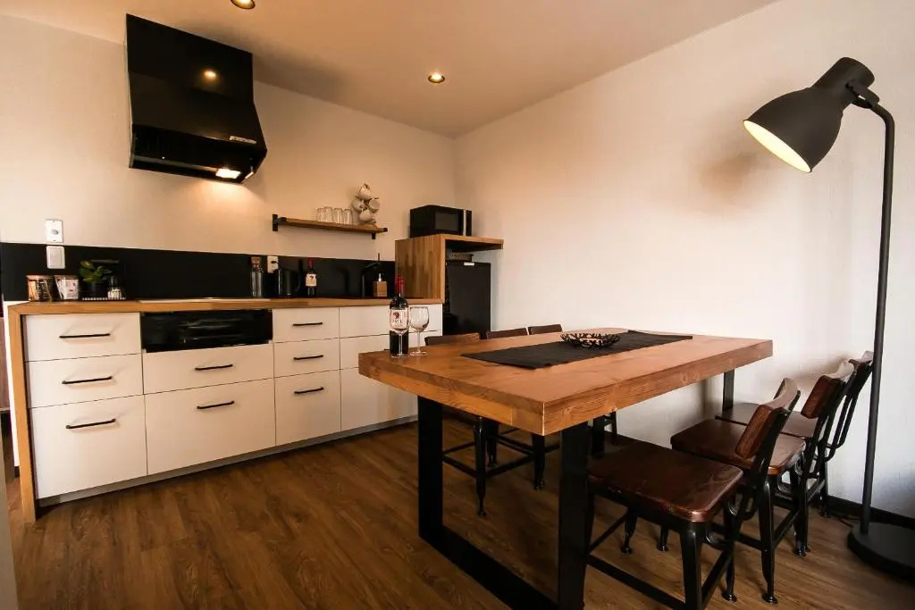 3 Bedrooms Apartment