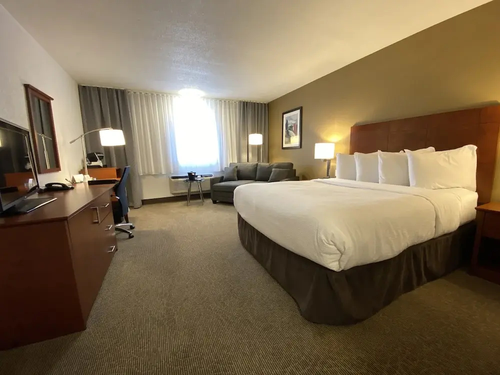 Quality Inn & Suites - фото 4