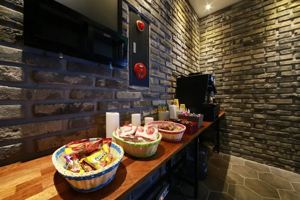 Food & Beverage