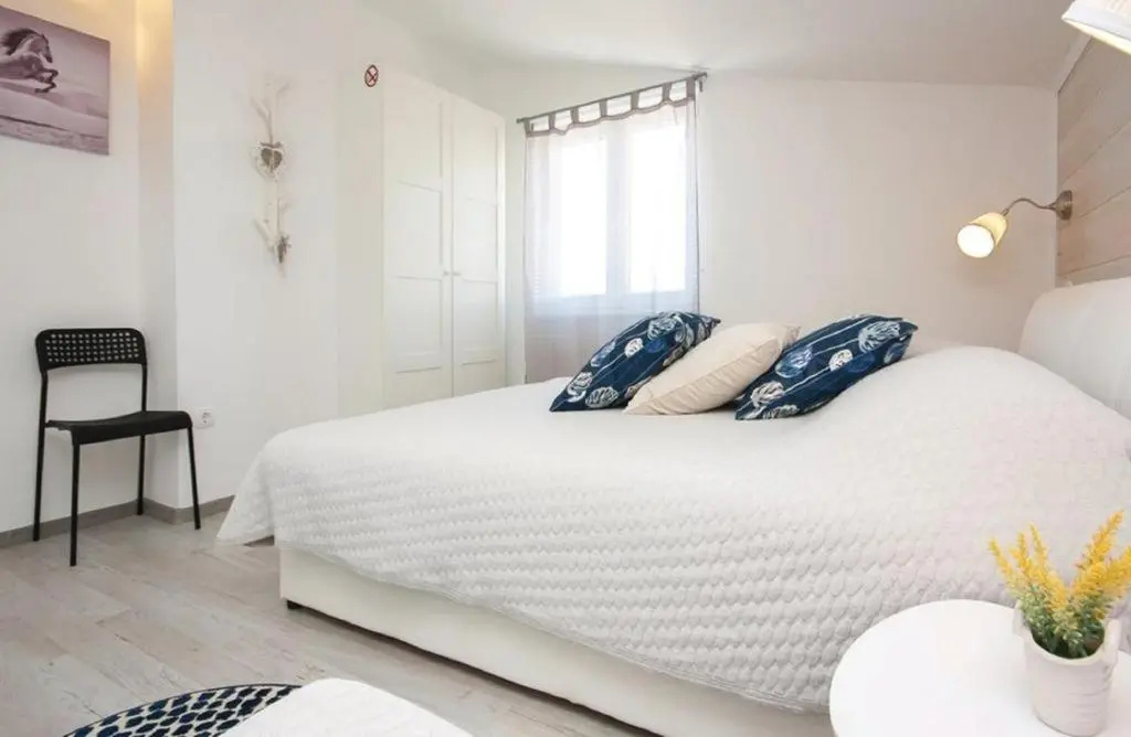 3 Bedrooms Apartment