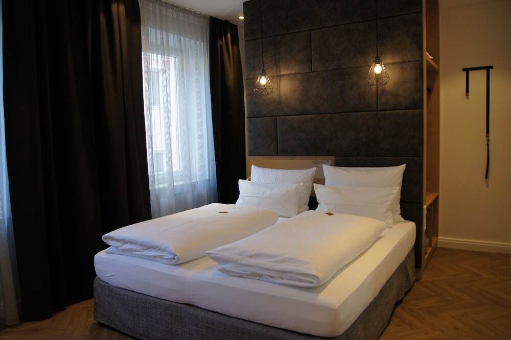 Bayerischer Hof by null