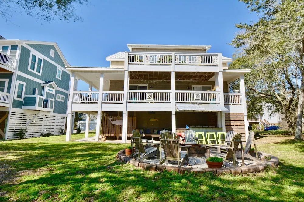 1 Block To Beach! Ocean-view Oak Island 4 Bedroom Home