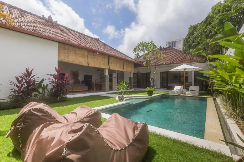 Charming 3 Bedrooms Villa Beach Walking Distance