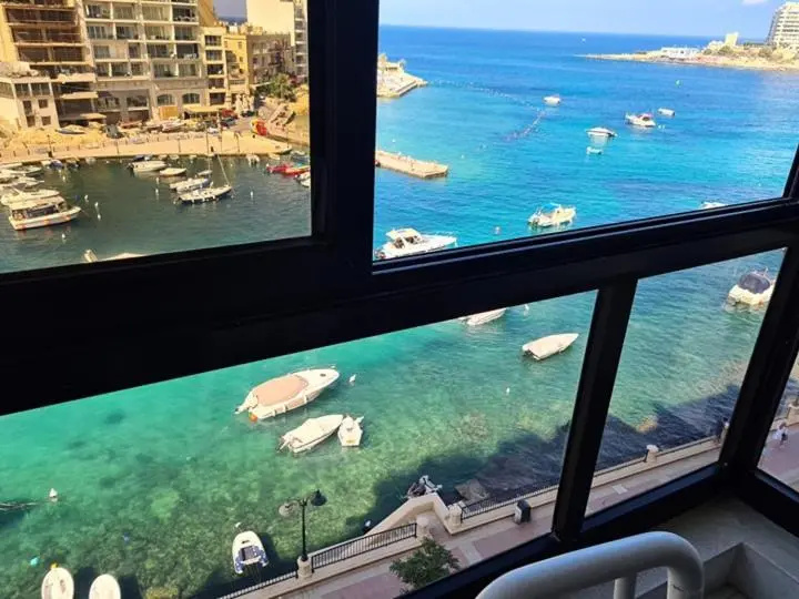 Spinola Bay Sea Front Apt 6