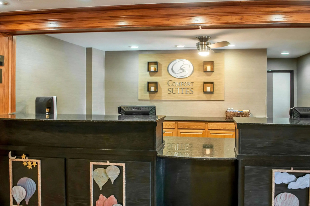 Lobby & Reception