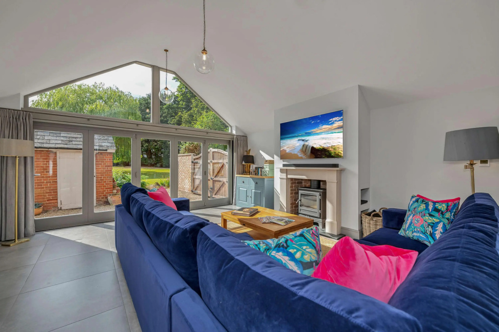 Luxury Home With Large Garden - The School House