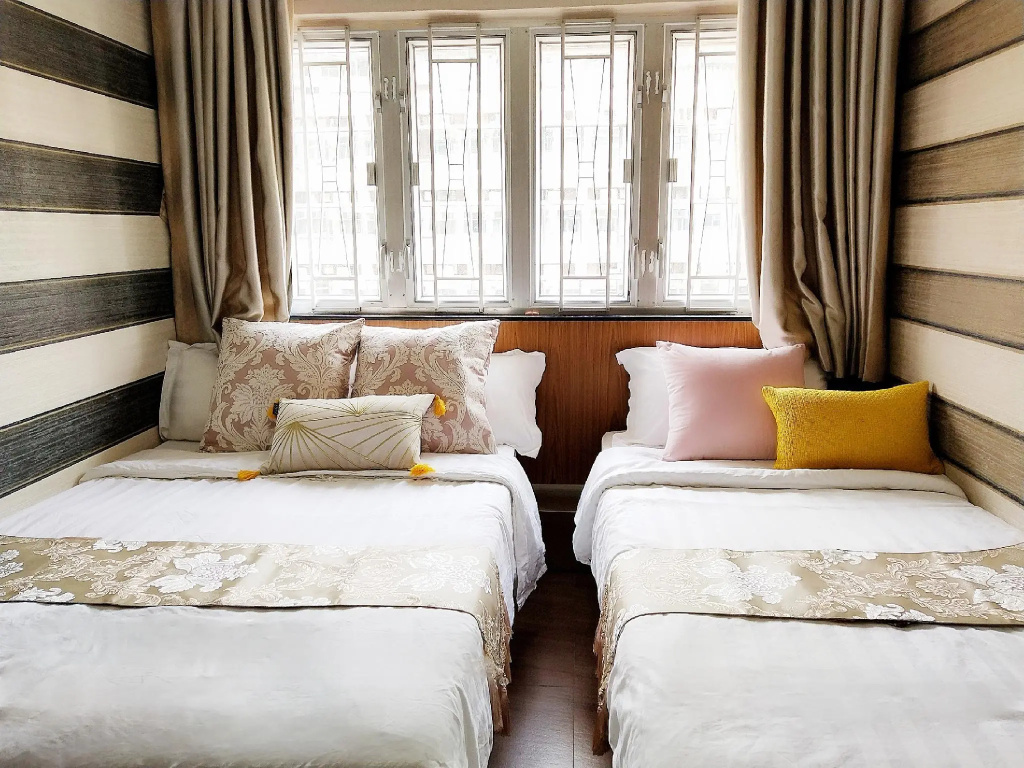 Standard Triple room