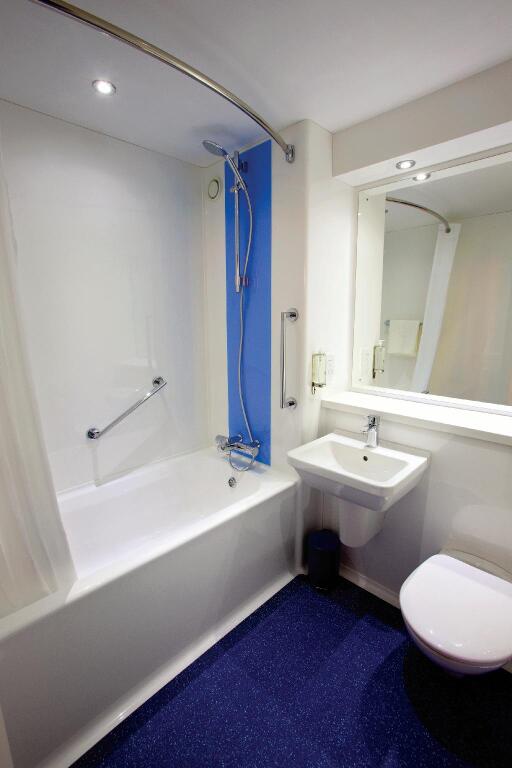 Travelodge Cardiff Central - 3