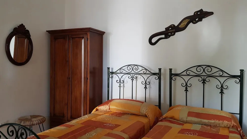 Economy room