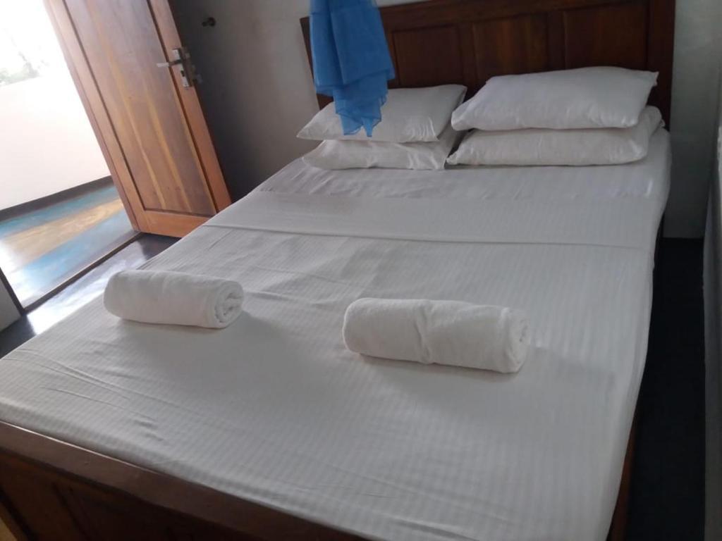 Happy Bay Guest House And Restaurant