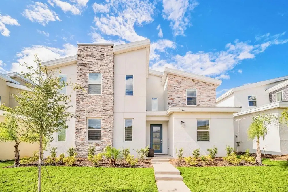 9BR Family Home With Pool Hot tub and BBQ