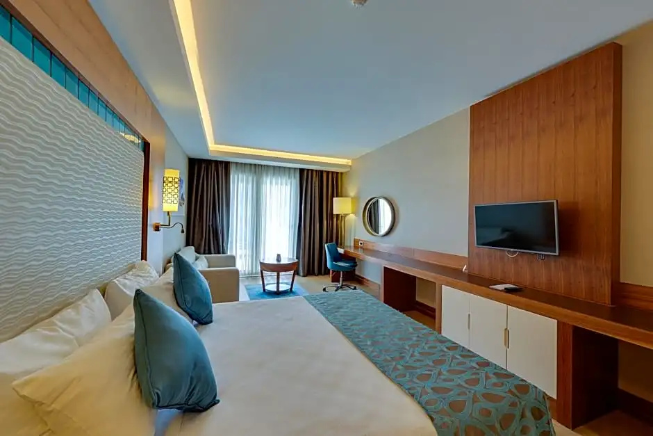 Ramada Hotel & Suites by Wyndham Kusadasi - Chambres