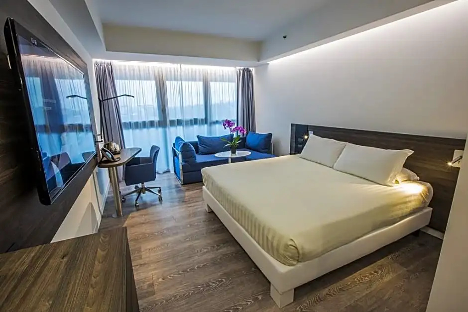 Executive Double room (full double bed)