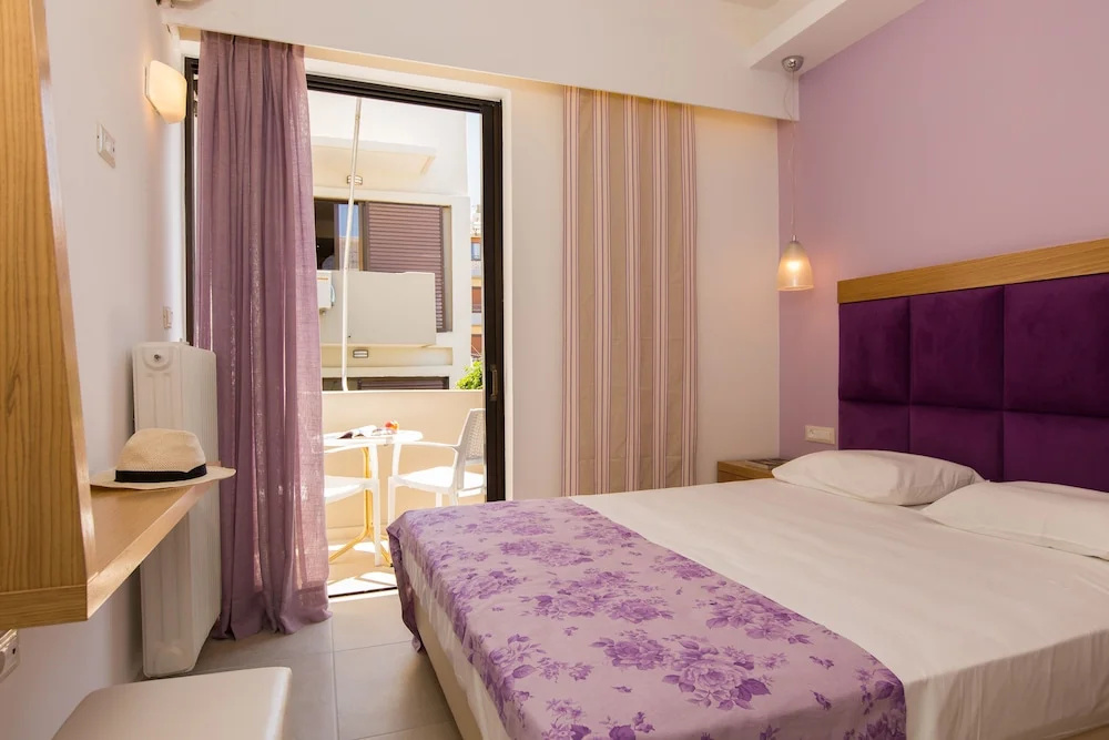 Superior Double room with balcony (full double bed)