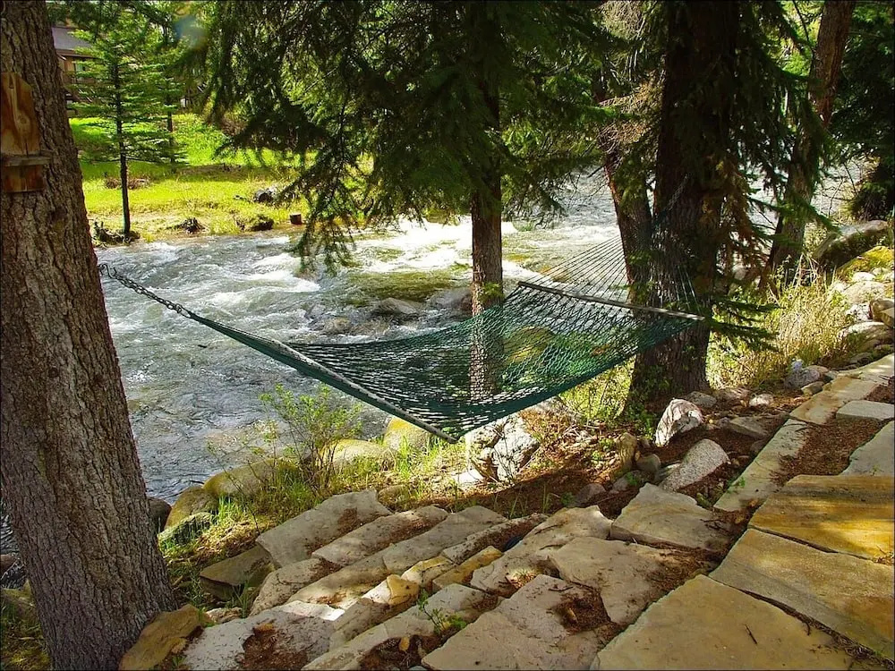 1835 Gore Creek Dr W - 6 Br Home