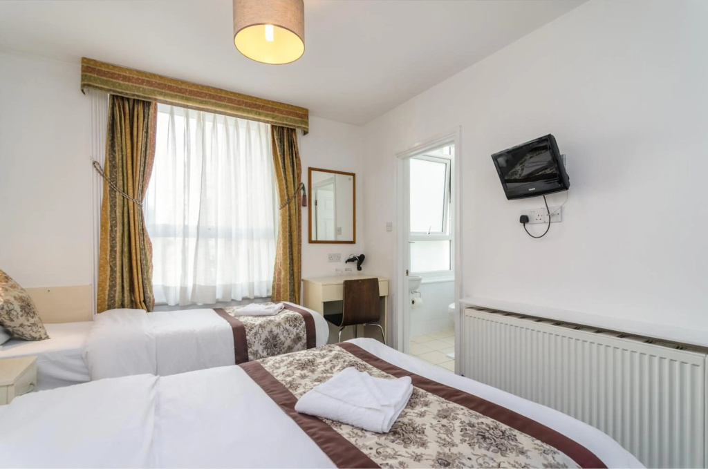 Отель Hotel Earls Court в Лондоне