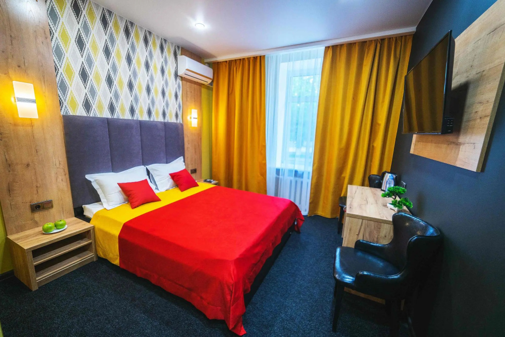 Deluxe Double room (full double bed)