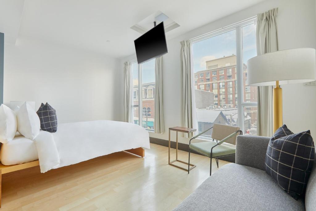 The Beverley Hotel Queen West, Sonder by null