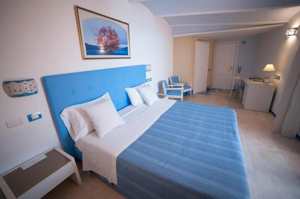 Deluxe Double room (full double bed)