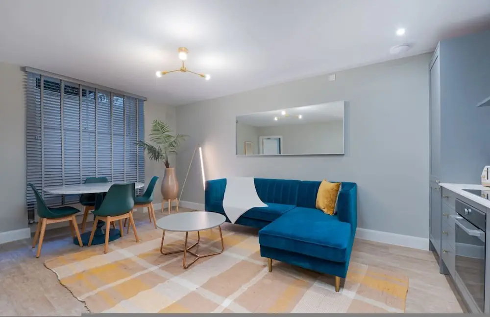 Stylish Hyde Park Apartment PS2